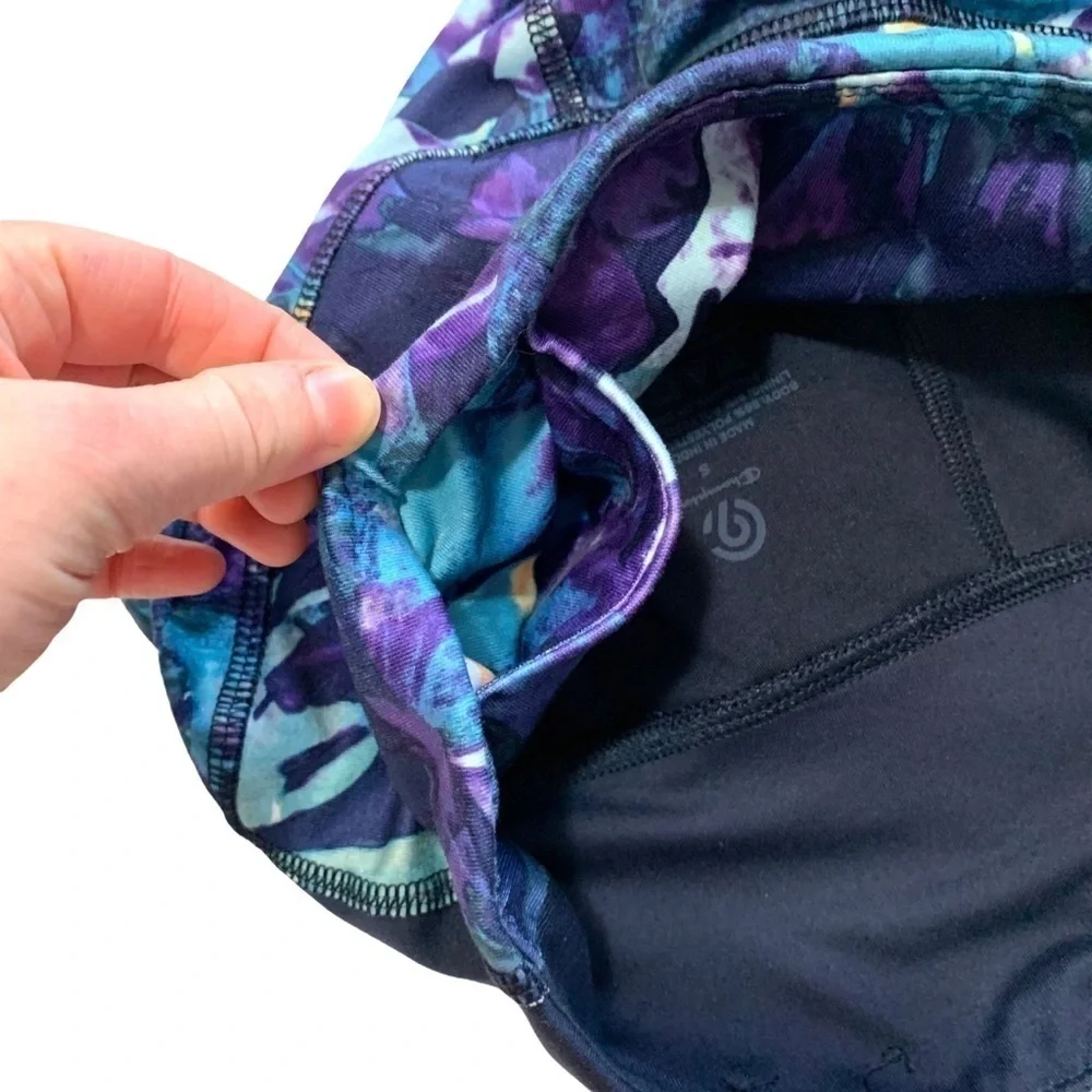 Champion Patterned Mid-Rise Mesh Capri Leggings S